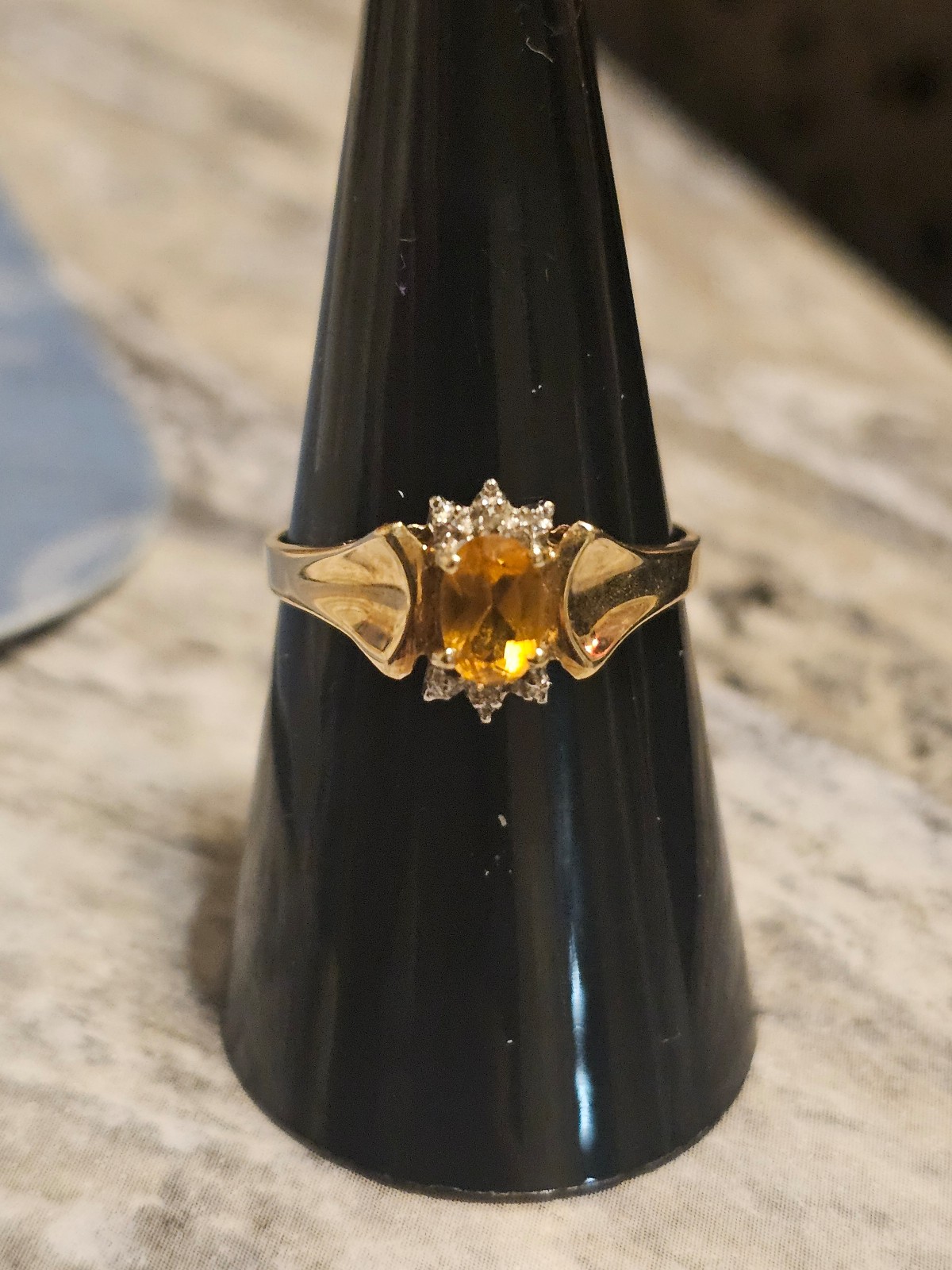 10k yellow gold citrine & diamond accent ring size 7.75
