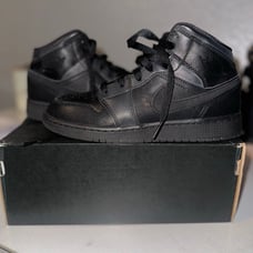 AIR JORDAN 1 MID