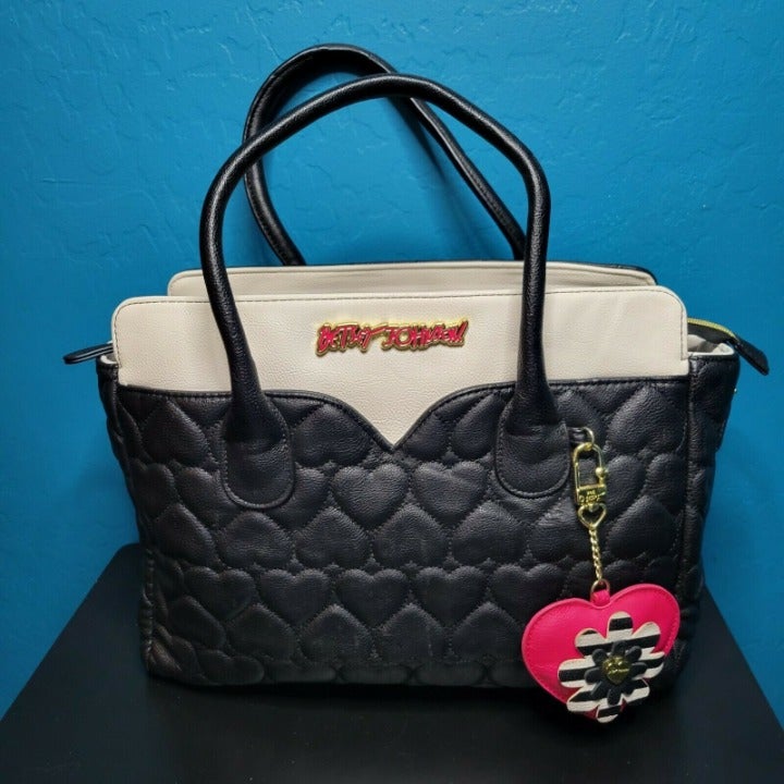 Details about Betsey Johnson Heart Handbags Quilted Gold Heart Faux Leather Black Bow With Emb Details about Betsey Johnson Heart Handbags Quilted Gold Heart Faux Leather Black Bow With Emb