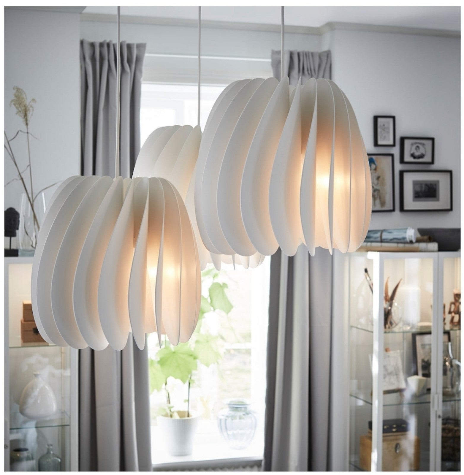 Skymningen modern white pendant lamp