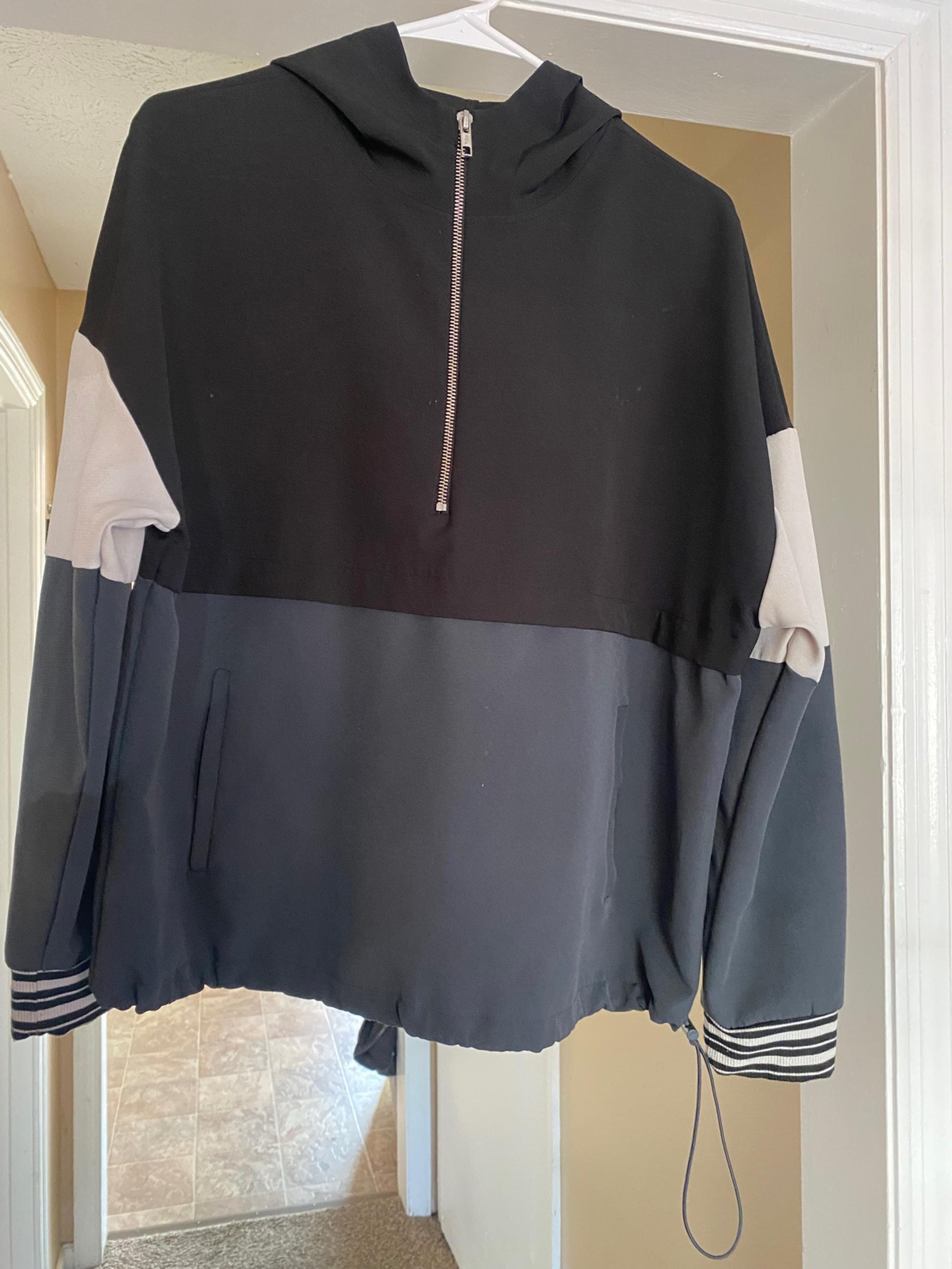 Pullover windbreaker