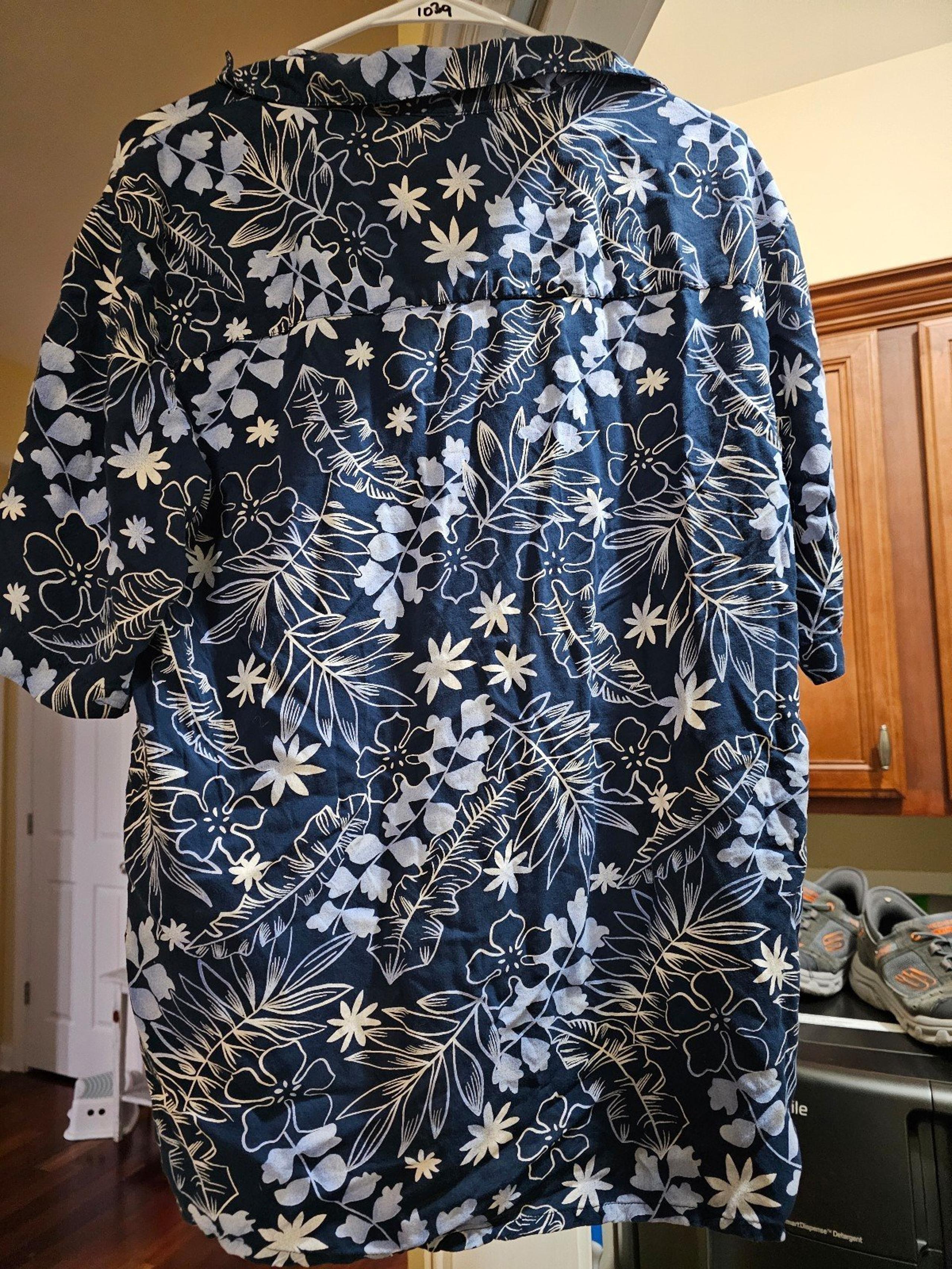 Hawaiian shirt button down mens size small