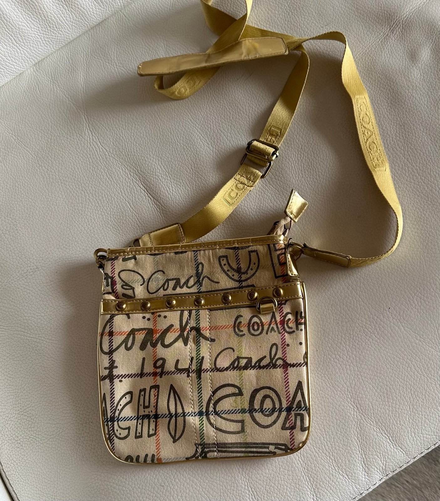 Vintage 2000’s Coach crossbody bag