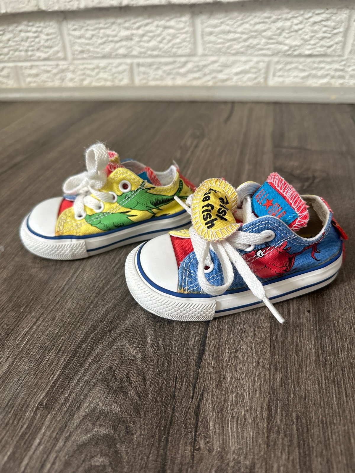 Dr. Seuss Converse Size 4c