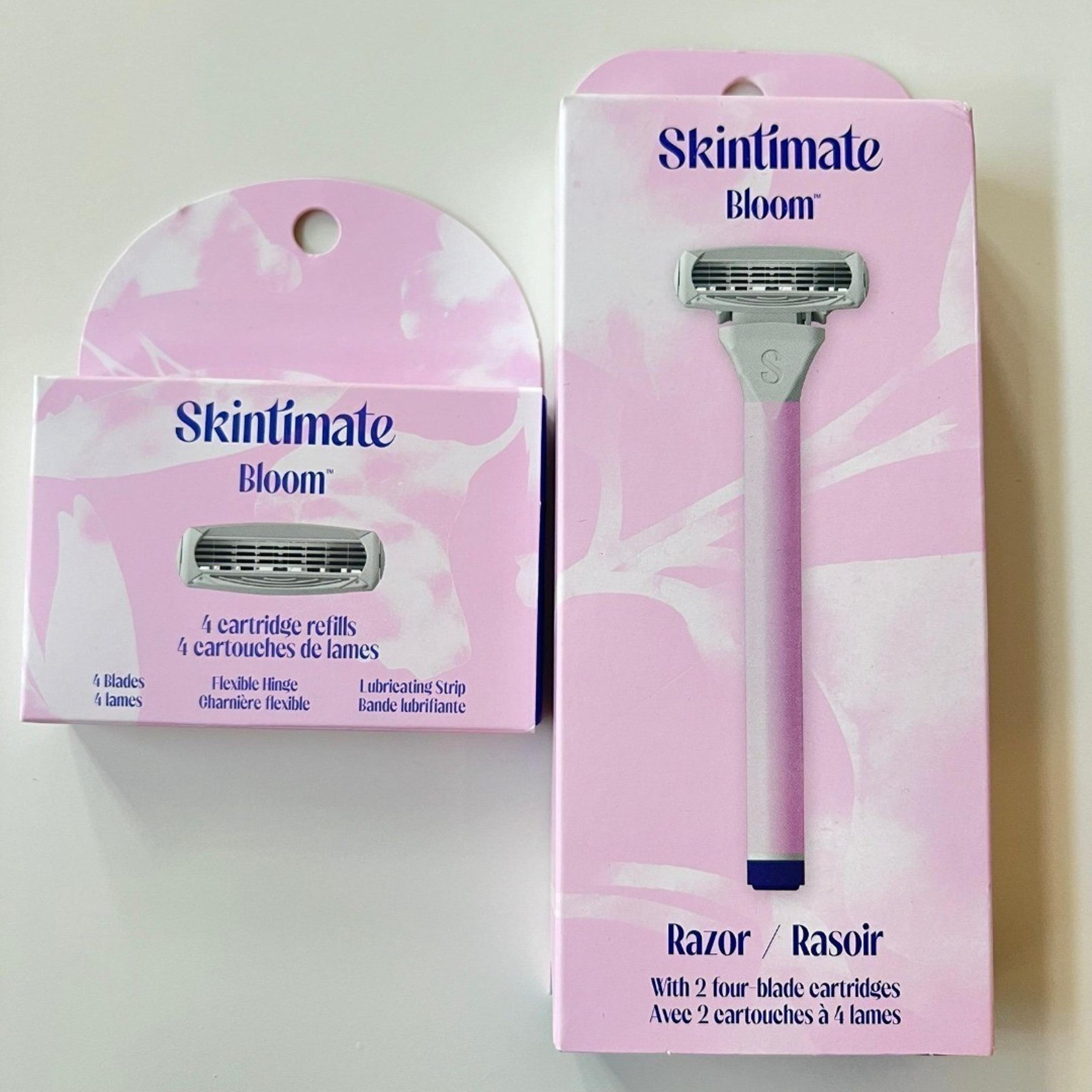Skintimate Bloom Razor Handle w. 2 Refills & 4-Blade Women's Razor Refill