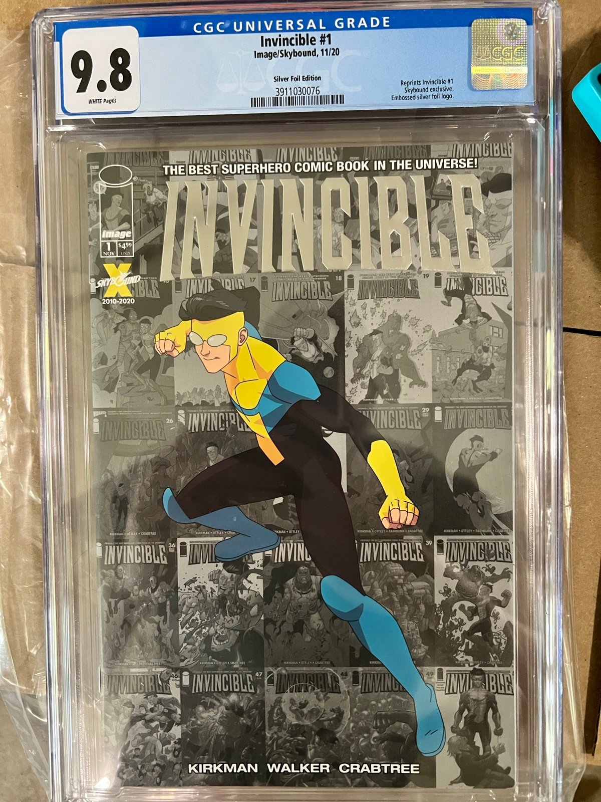 INVINCIBLE #1 CGC 9.8 Silver Foil Comics Vault Live Skybound Exclusive Book