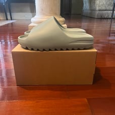 Yeezy Slides “Salt” Size 10