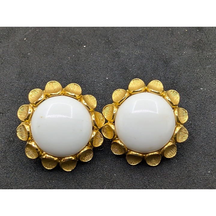 Vintage Crown Trifari Clip On Earrings Gold Tone White Cabochon flower power