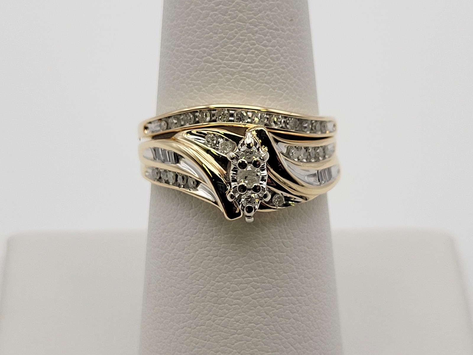 10k Yellow Gold Round & Baguettes Diamonds 2 Piece Ladies Wedding Set Size 7