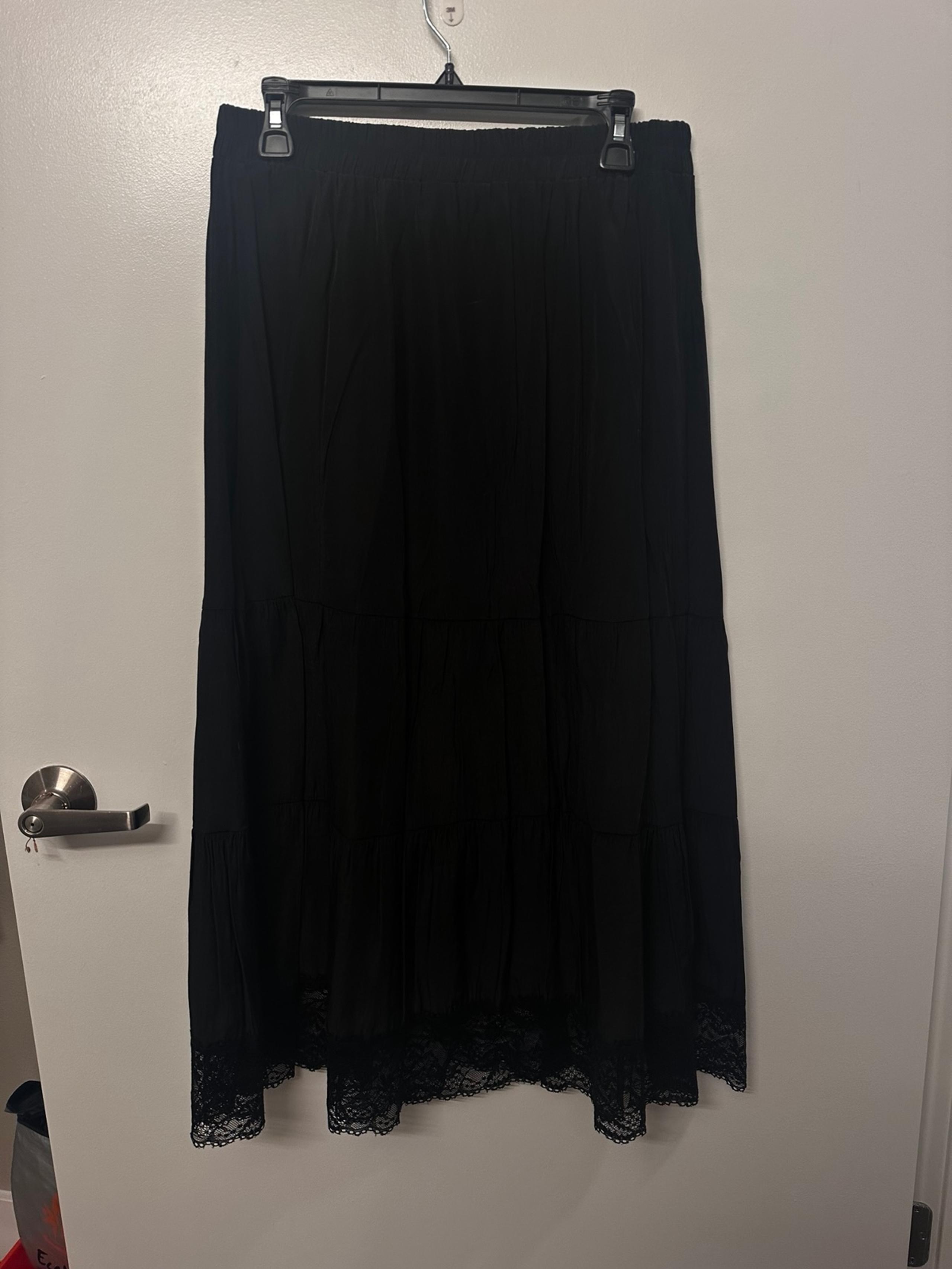 SHEIN Curve 0XL Black Lace Trim Maxi Skirt