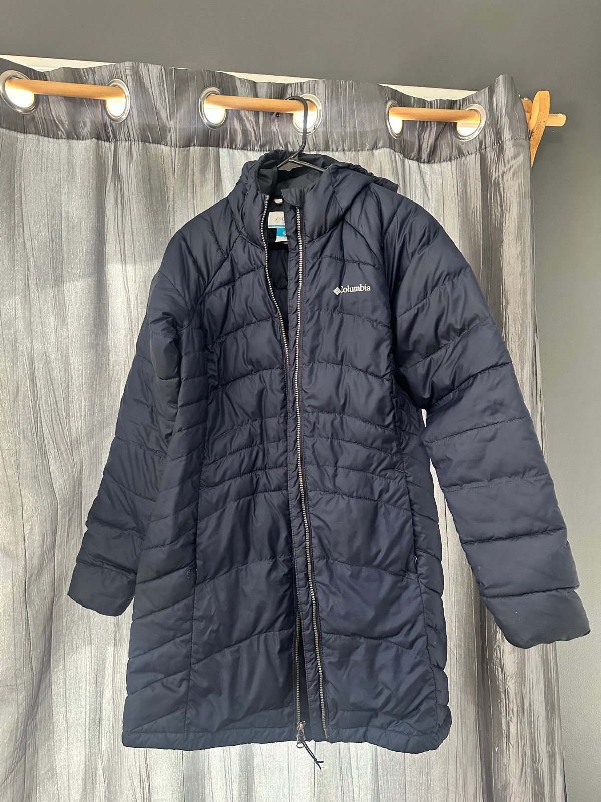 Columbia Women’s long down coat (M)