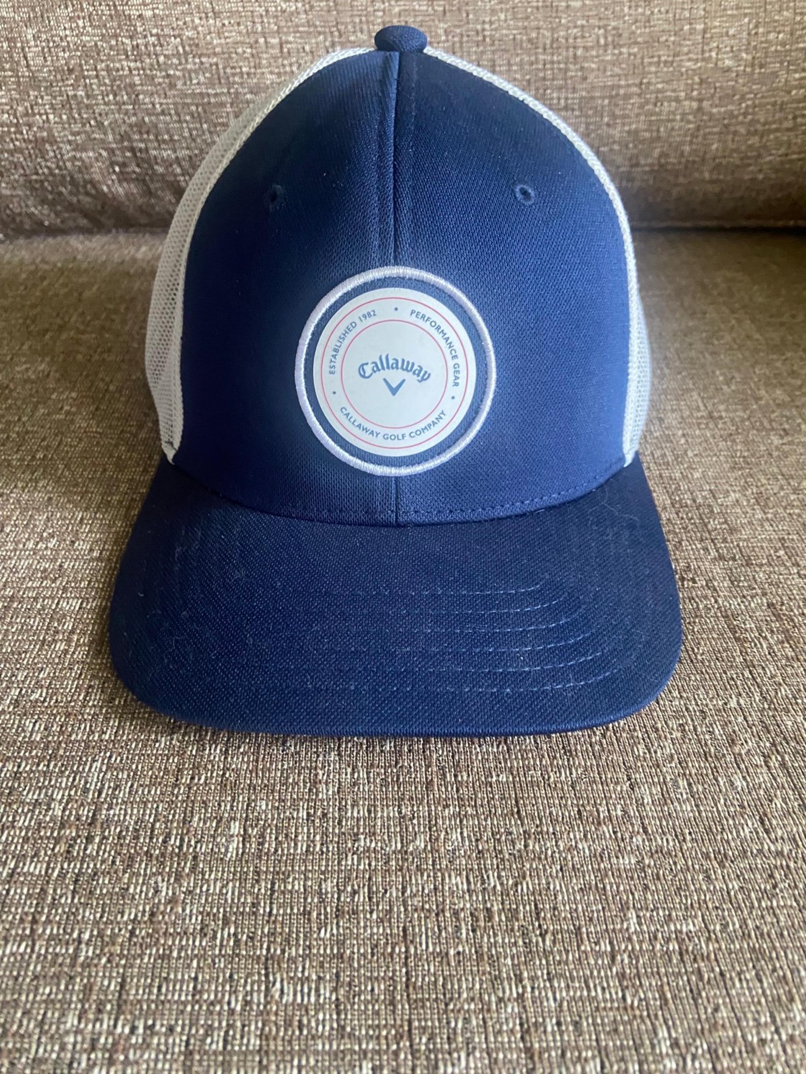 Callaway Nwt Navy blue golfing mens white snap back performance gear wear hat