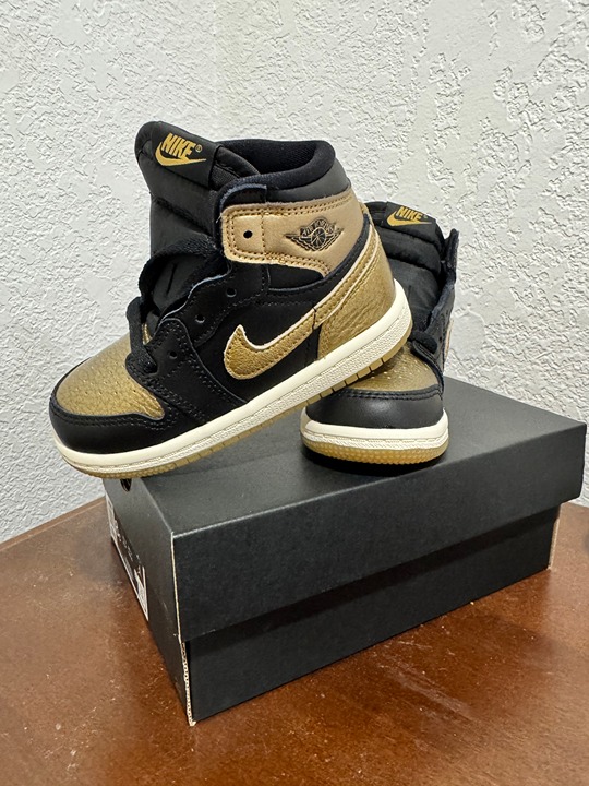 Nike Toddler Air Jordans - Jordan 1 Retro High OG (TD) Black/Metallic Gold Sz. 8