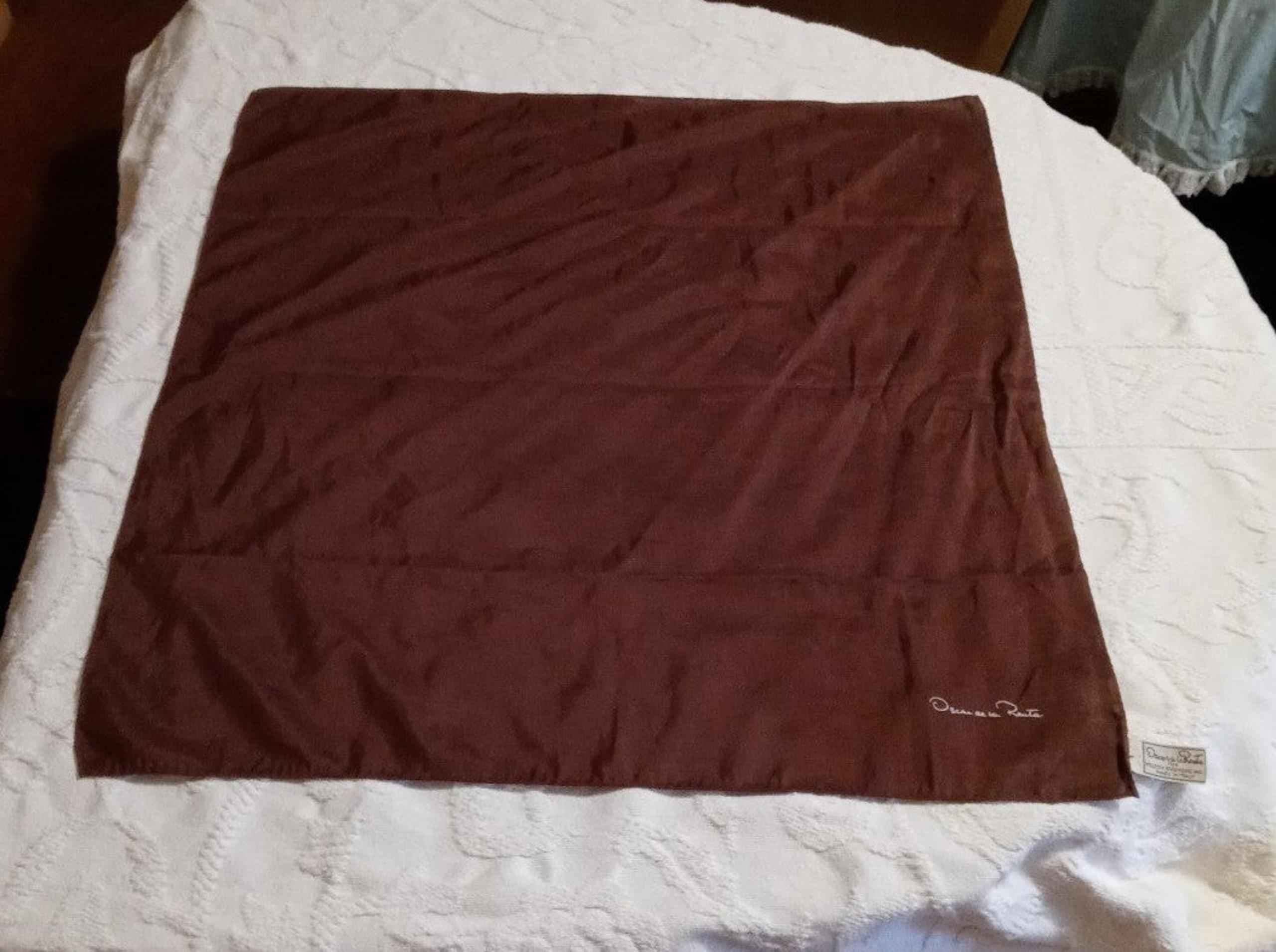 VINTAGE OSCAR DE LA RENTA FOR MELODY FASHIONS INC MADE IN ITALY BROWN SILK SCARF