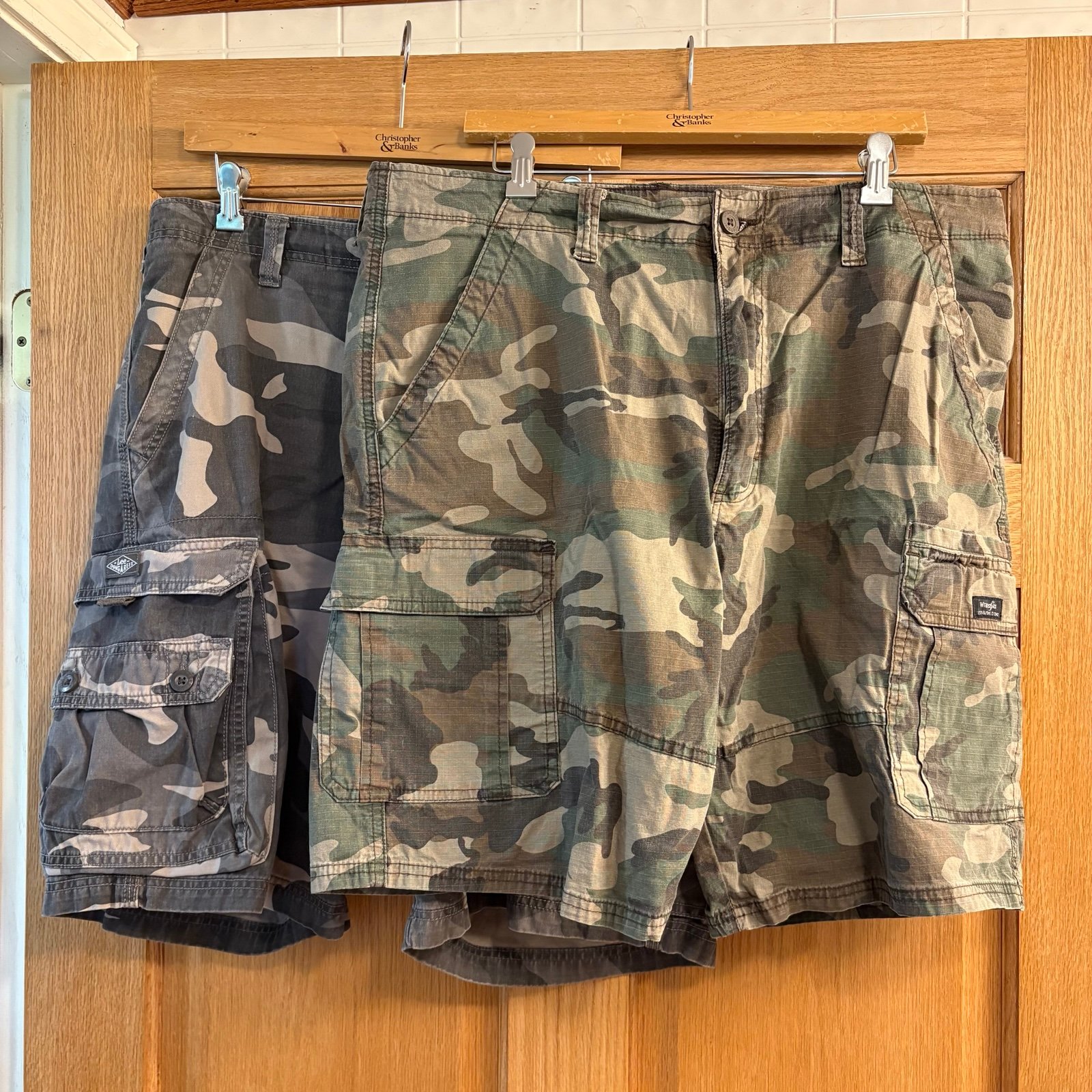 2 Pair Men's 38 Camo Baggy Cargo Shorts - Lee Dungarees & Wrangler Relaxed Fit