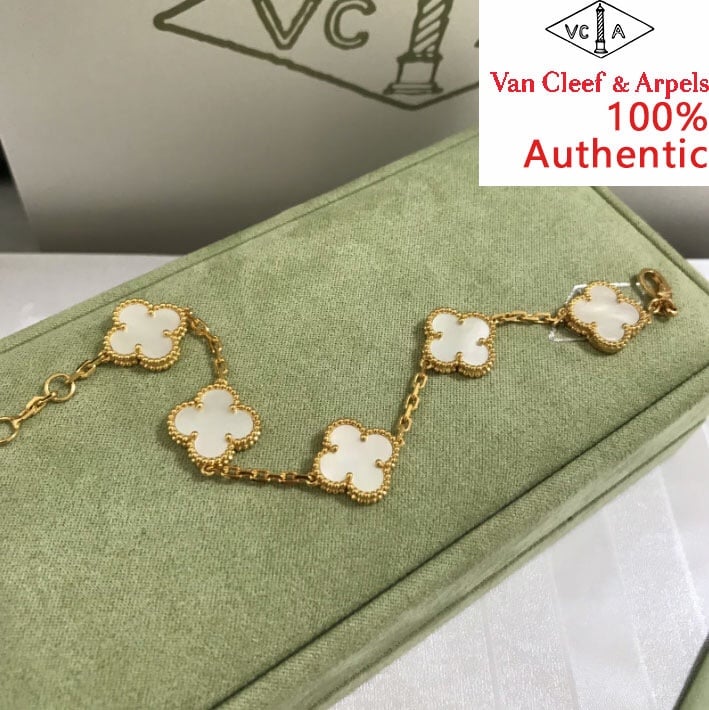 Auth 18K Yellow Gold 5 Motif Bracelet