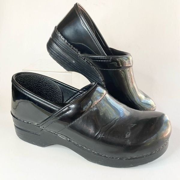 Dansko Black Patent Leather Clogs Slip On Classic Womens Size 40 9.5