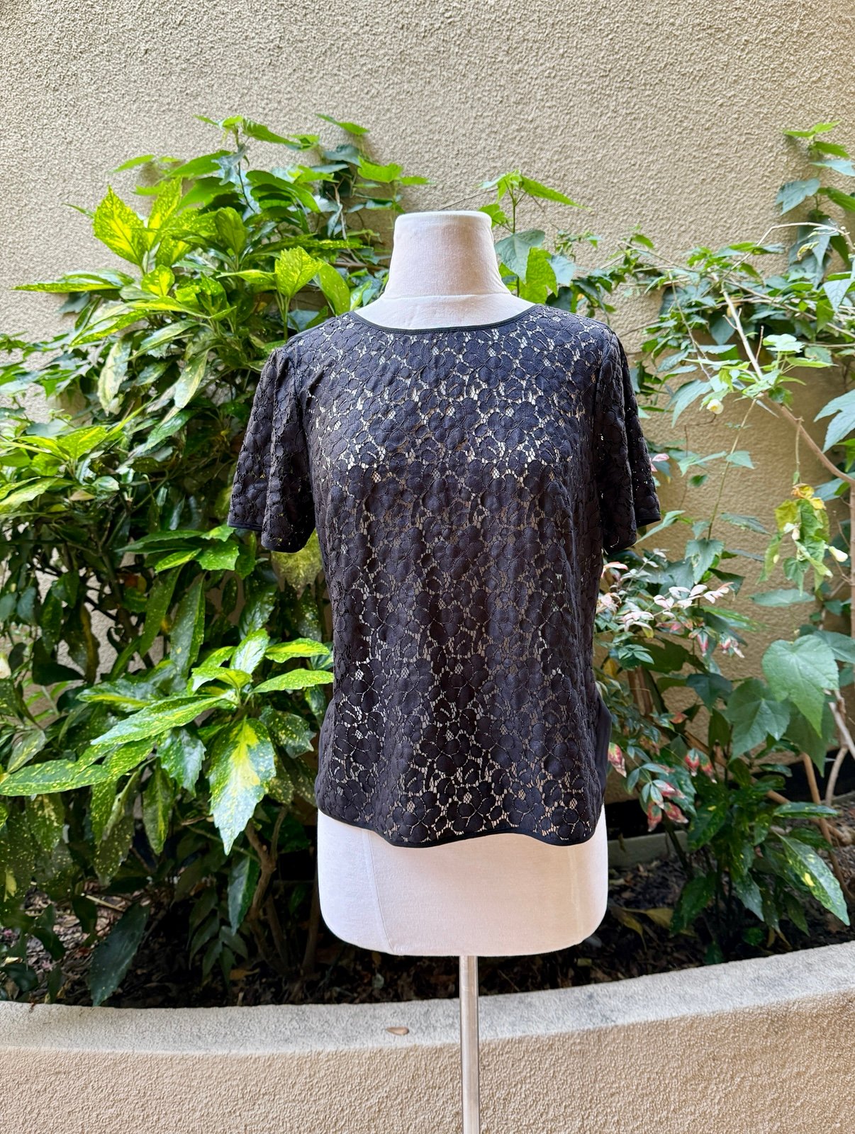 Karen Millen lace & silk black blouse shirt, size US 8