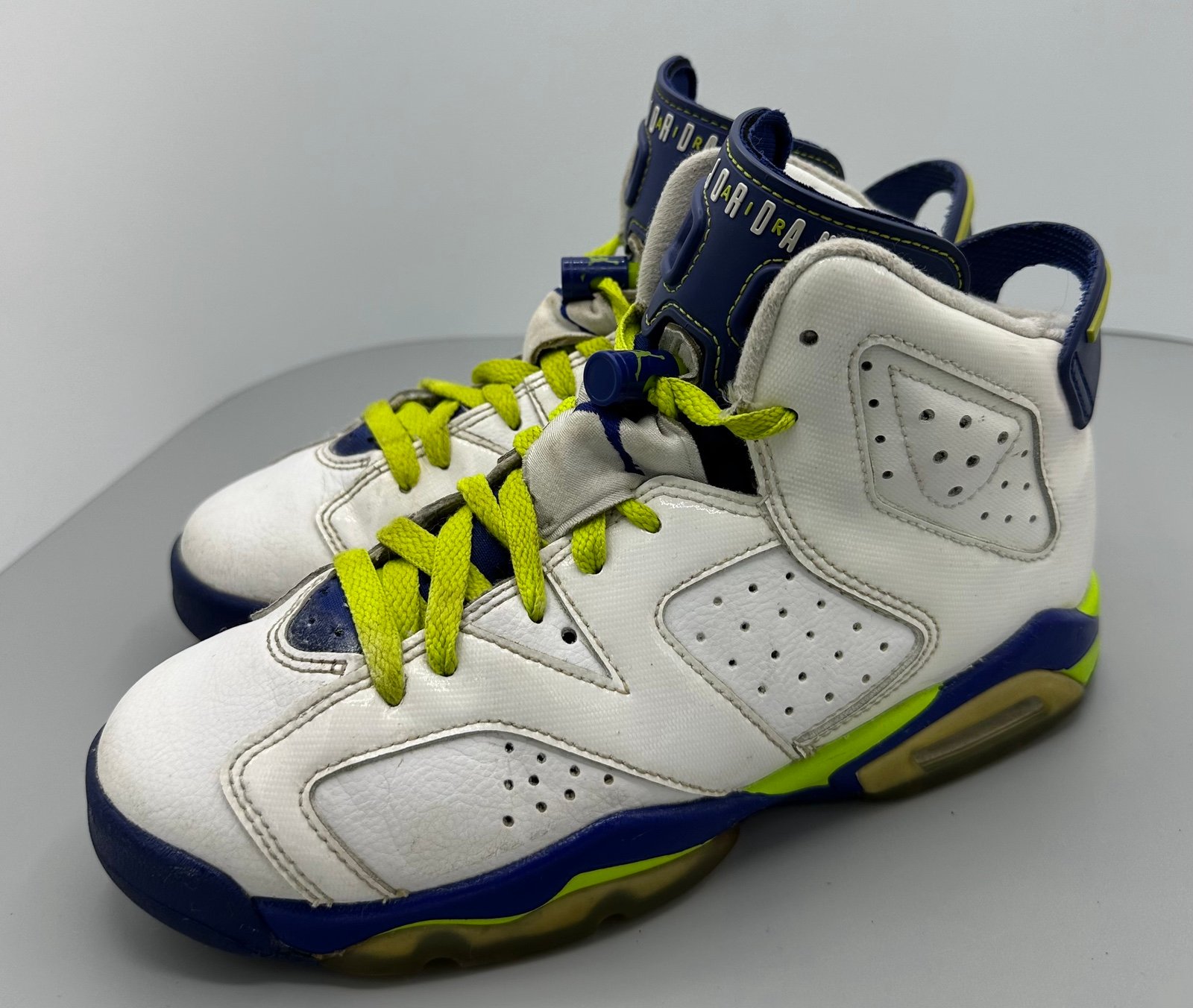 AIR JORDAN 2014 RETRO “SEAHAWKS” WHITE/FIERCE-GREEN/BLUE (GS) 543390-108 Size 5