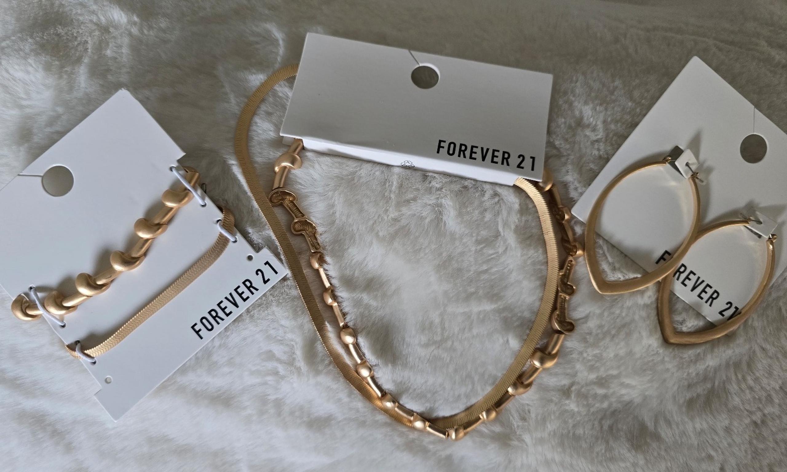 ✨️Forever 21 Necklace, bracelet & earrings set✨️