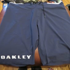 NWT Mens Oakley Board Shorts, 38