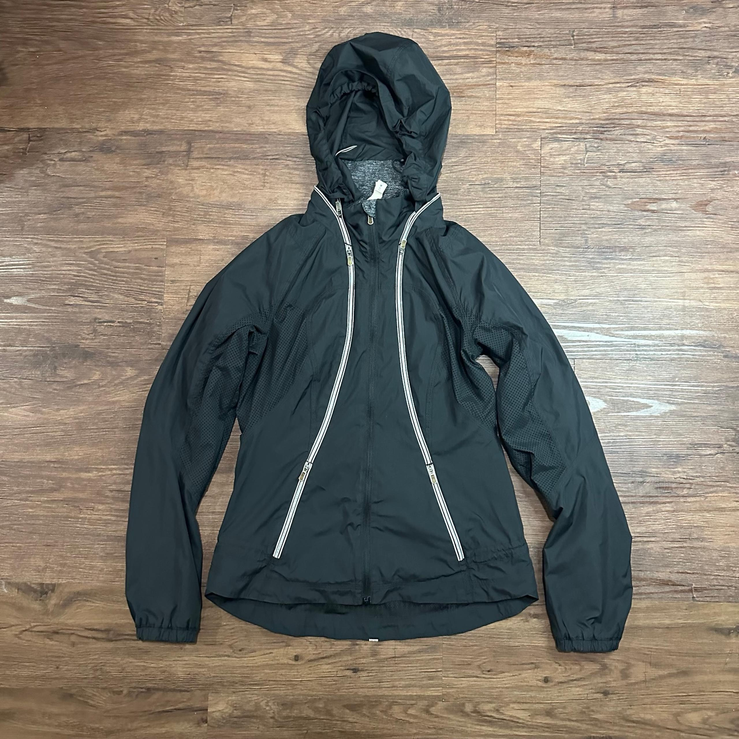 Lululemon Back Pack It Up Black Hooded Jacket Windbreaker Pocket Womens Size 6