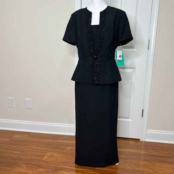 NWT. R & M Richards by KAREN KWONG Evening dress