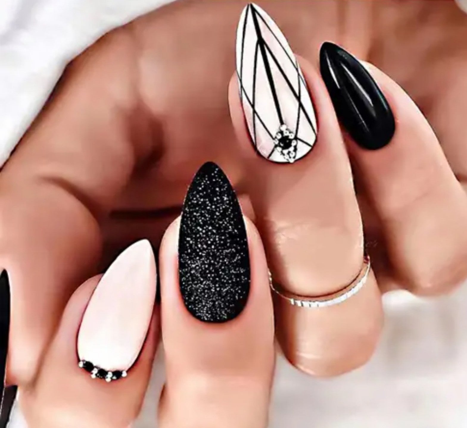 *Brand New* Black/White Glitter Bling Diamond Press On Fake Nails - Reusable! *Brand New* Black/White Glitter Bling Diamond Press On Fake Nails - Reusable!