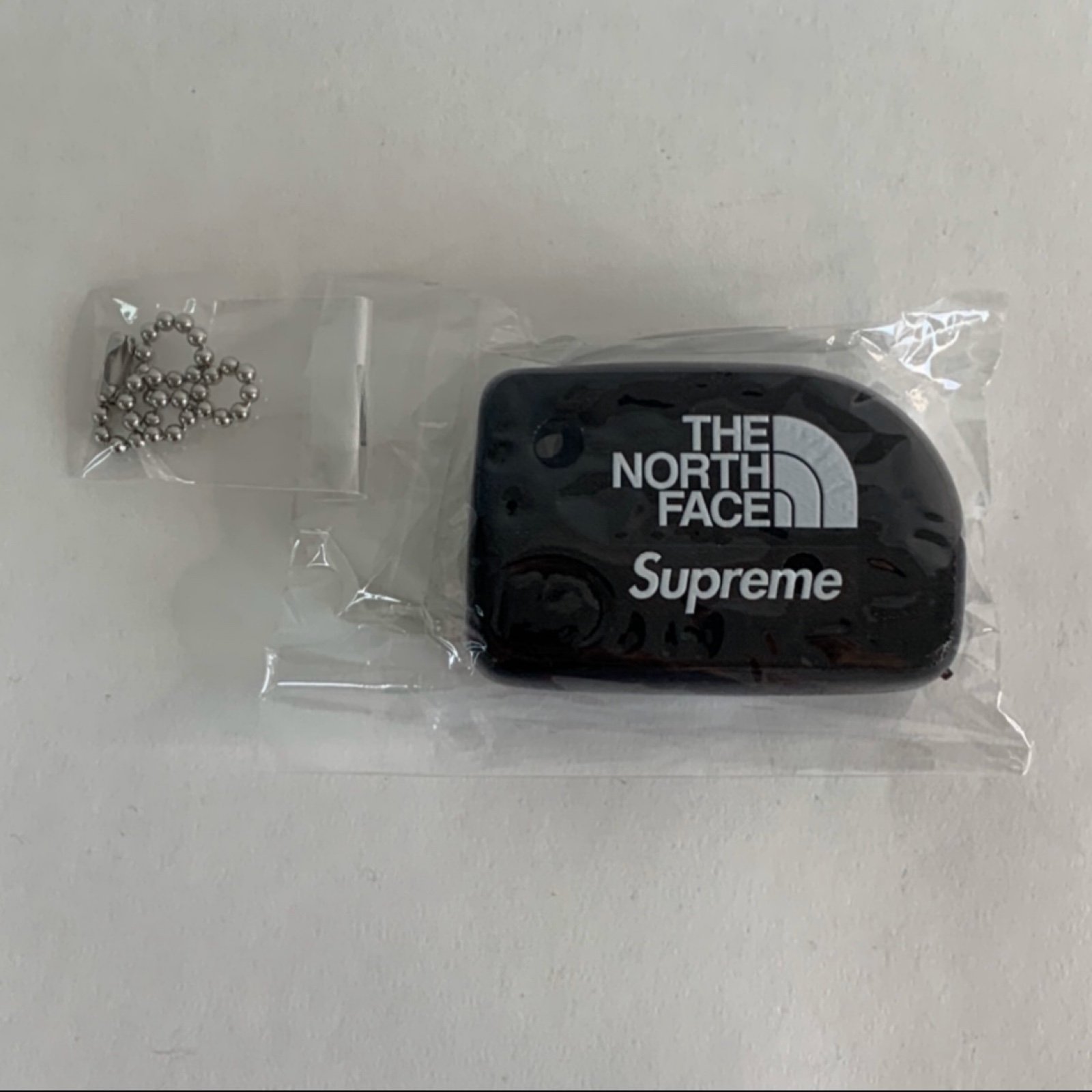 シュプリーム　North Face Floating keychain　黒 Supreme x The North Face - Floating Keychain (Black) - TNF