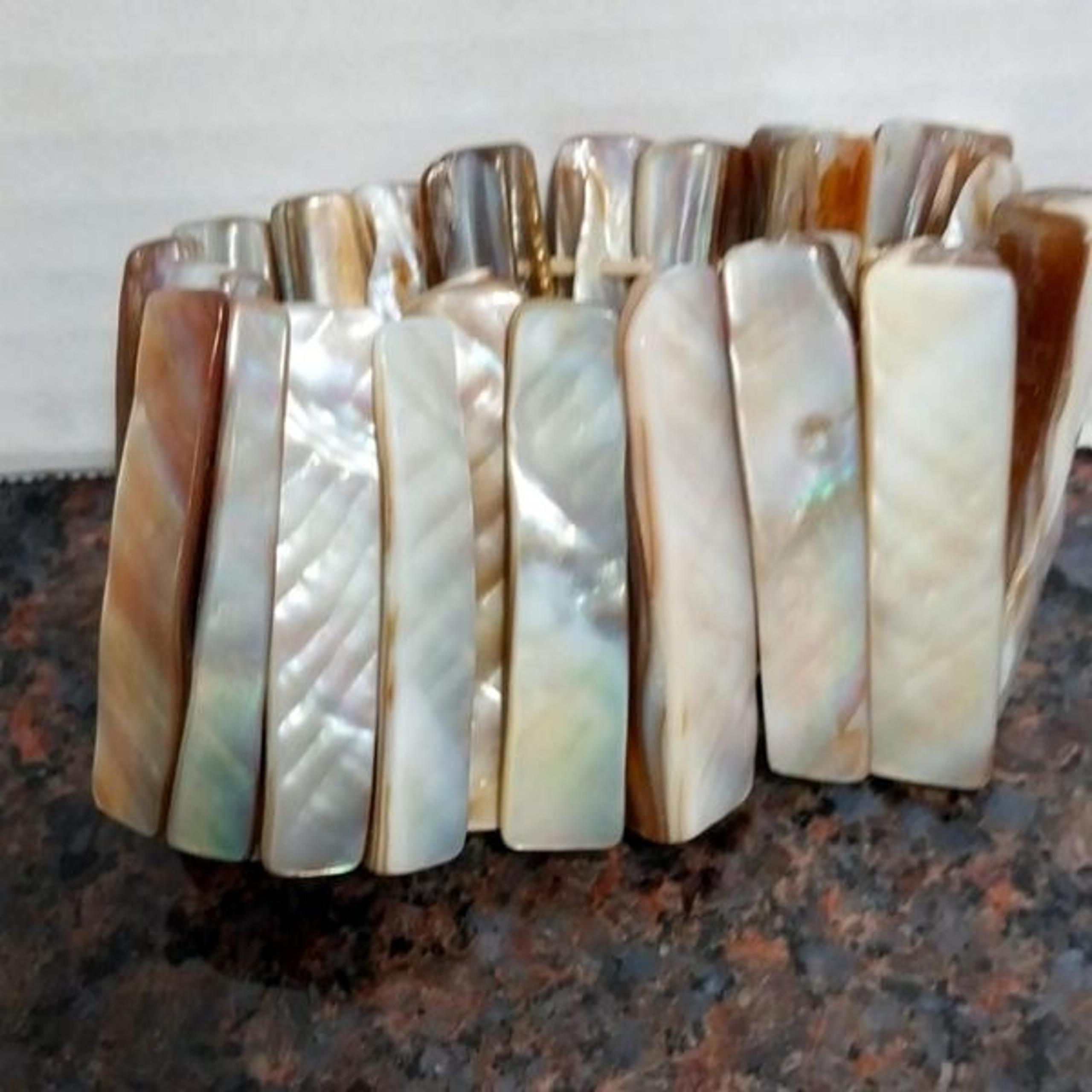 Abalone Stretch Bracelet..EUC