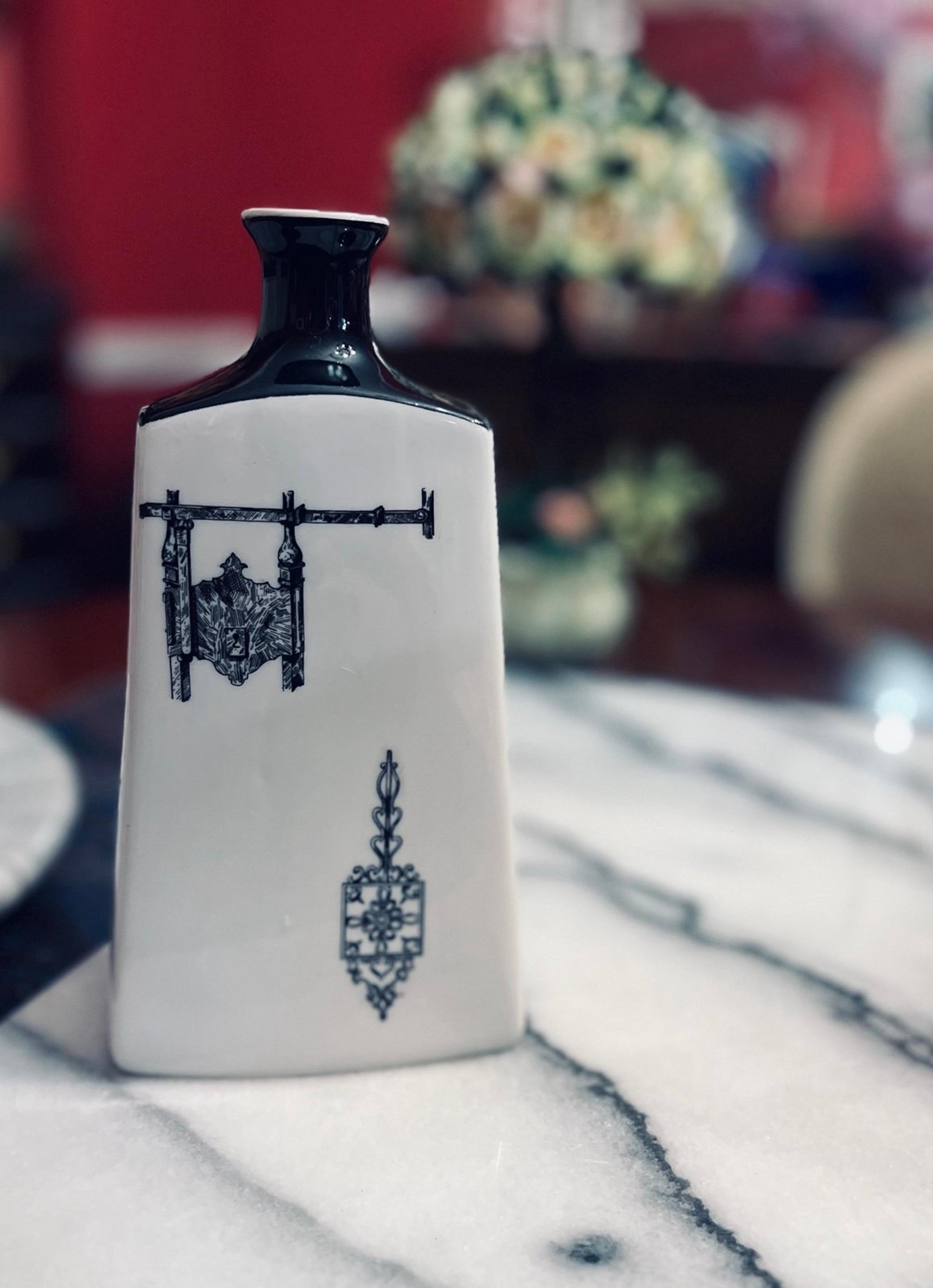 Vintage Da Silva Porto Black & White Art Deco 1940 Ceramic Decanter Bottle/Vase