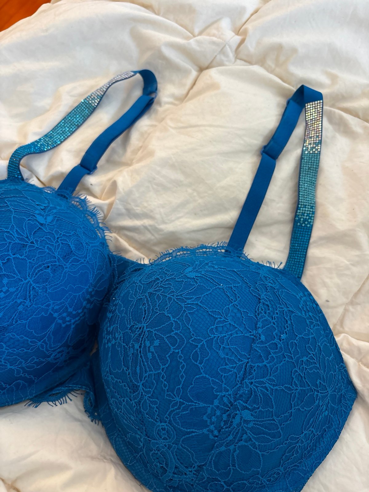 Victoria’s Secret Push-Up Bra – Size 38DD – Bedazzled Straps