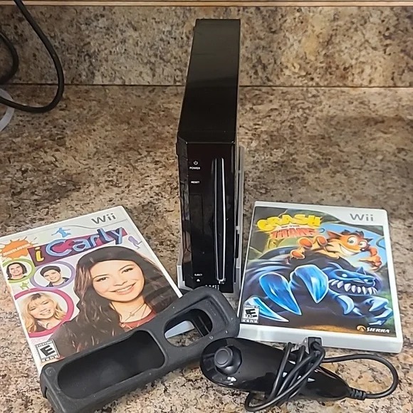 Wii Black Game System Nunchucks Remote Cover 2 Games