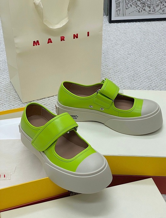 Women Marni Thick soled small white shoes