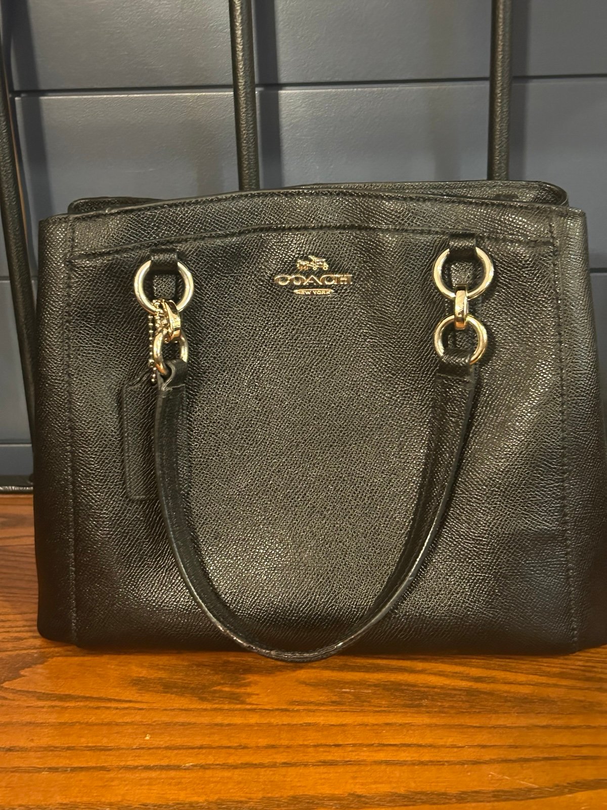 Coach handbag black with detachable strap