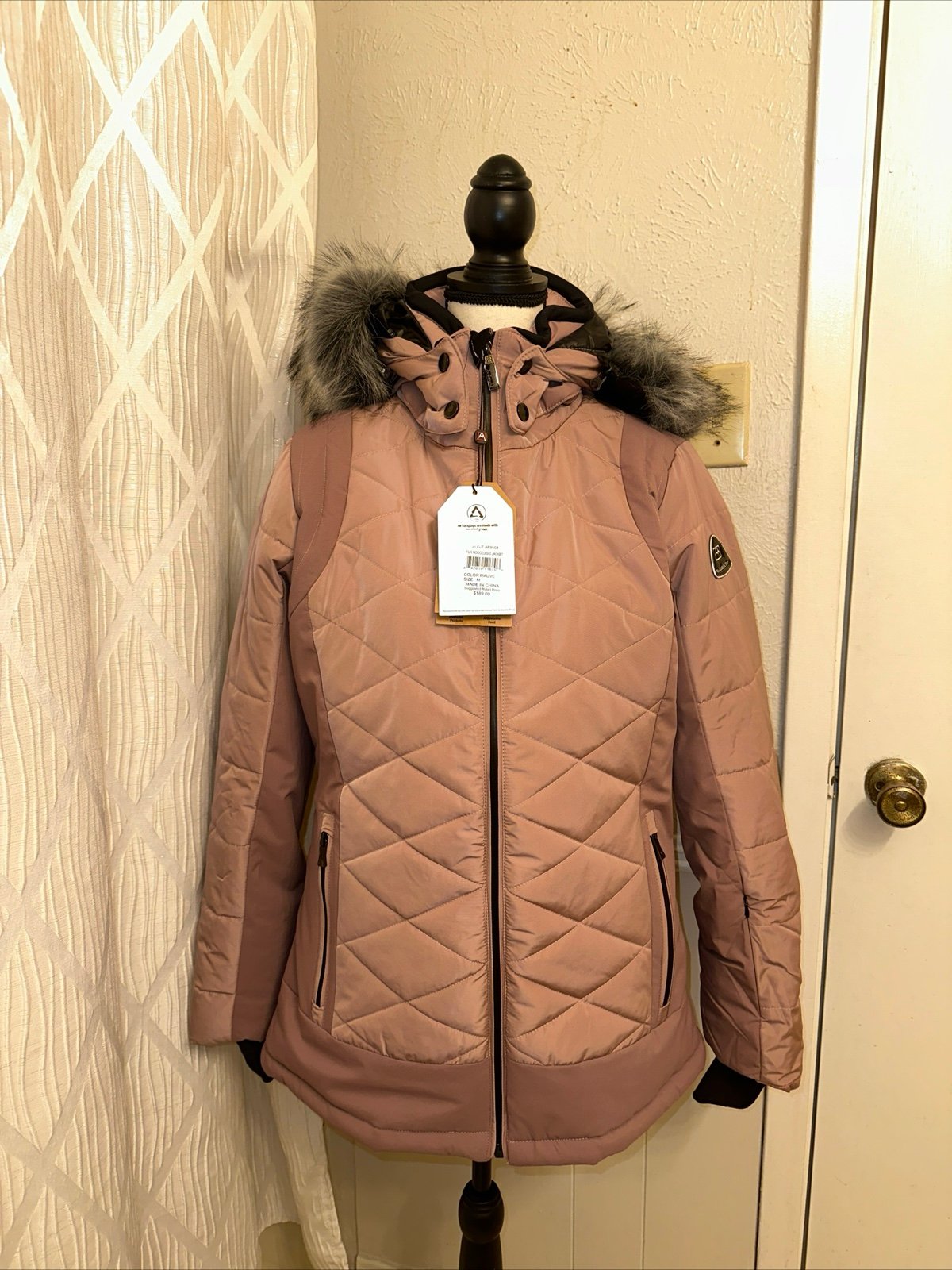 Women Avalanche Fur Hooded Ski Jacket.Color Mauve.Size: M NWT MSRP 189