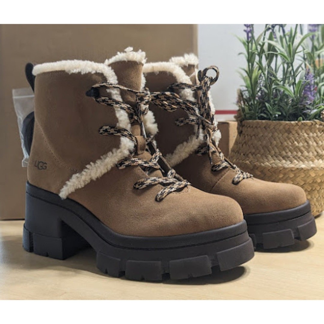 UGG Women's Chestnut Brooklyn Water Resistant Fur Lined Hiker Boots Size 10 NIB