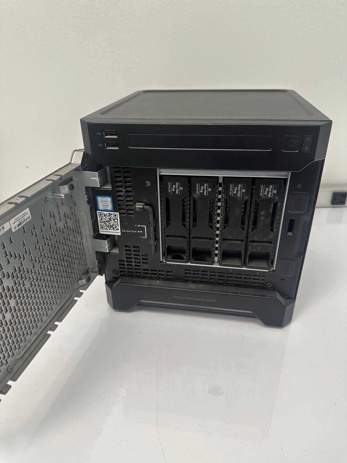 HPC Proliant MicroServer Gen8, 2TB HDD, 16GB.