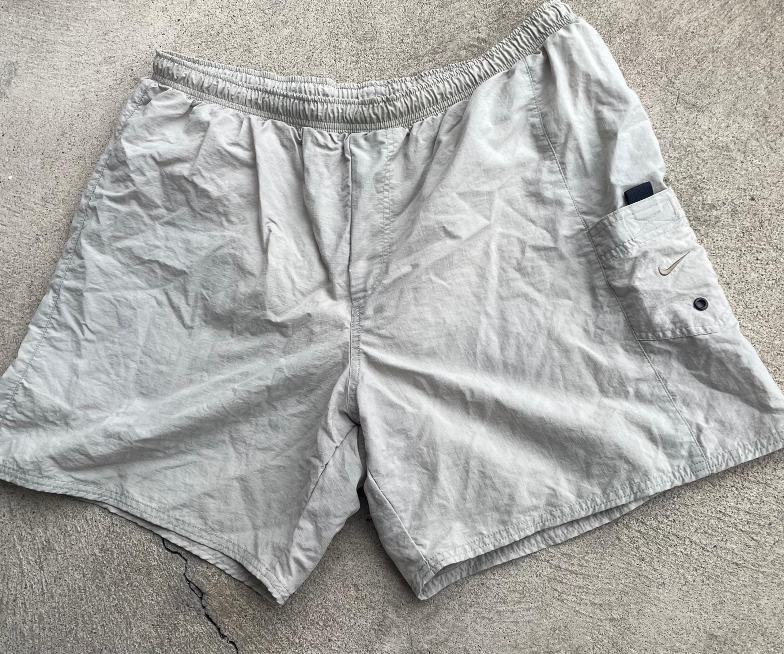VINTAGE Nike Shorts Mens XL Beige Cargo Lightweight Casual Swoosh Y2K