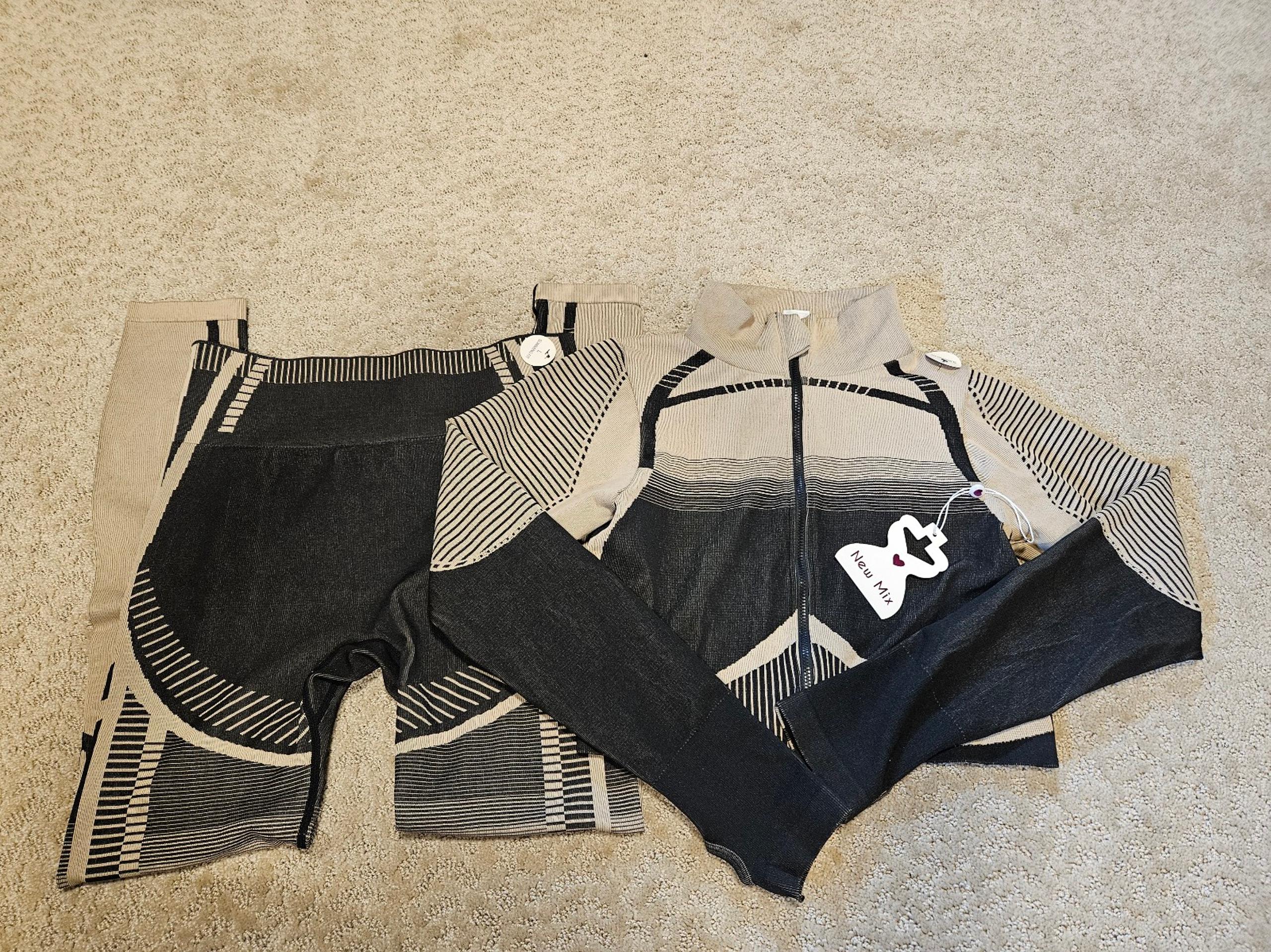 New Mix Black and Tan  2-Piece Activewear Zip up top  & Leggings Large NEW