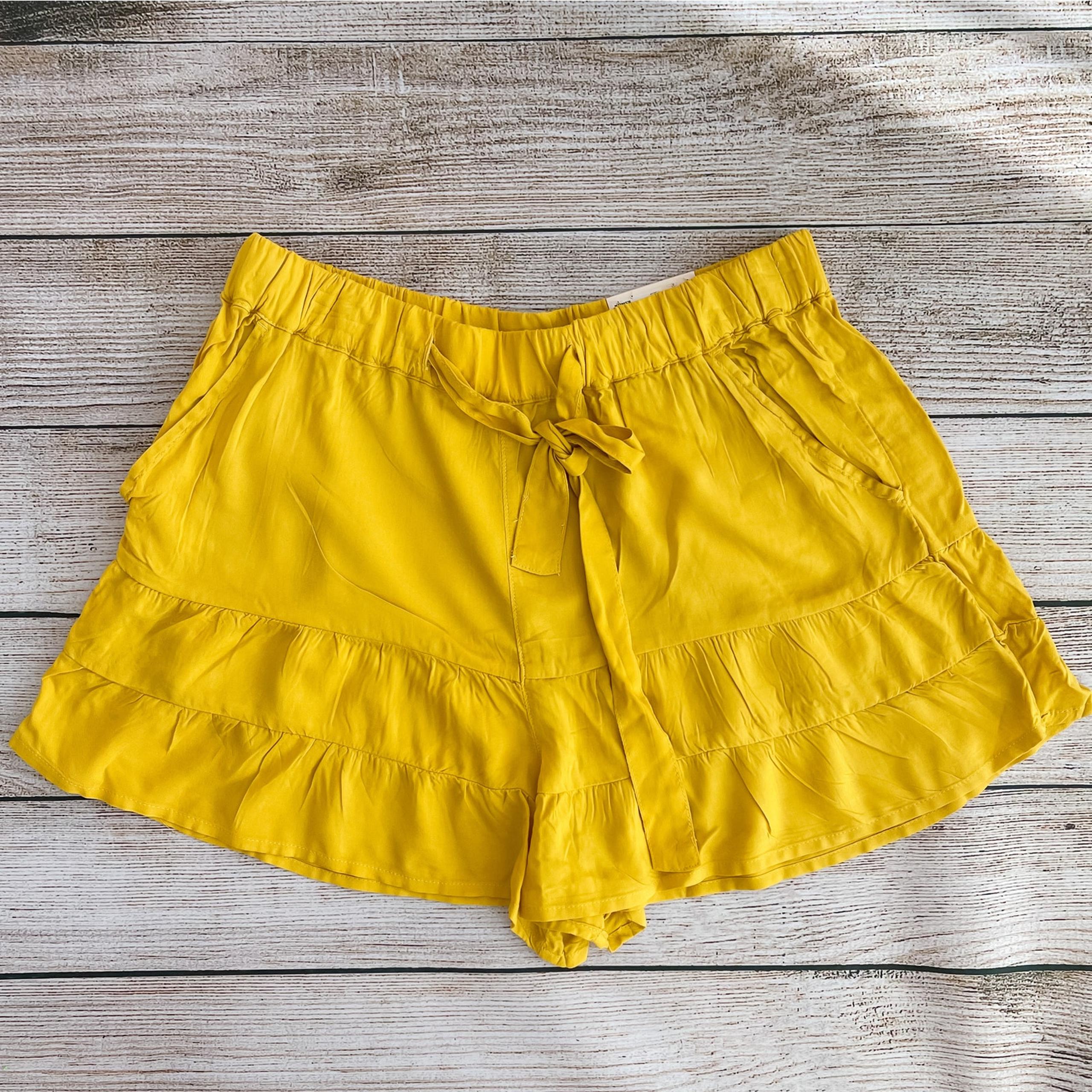 NWT WOMEN'S LARGE RUFFLE HIGH RISE PULL ON SHORTS