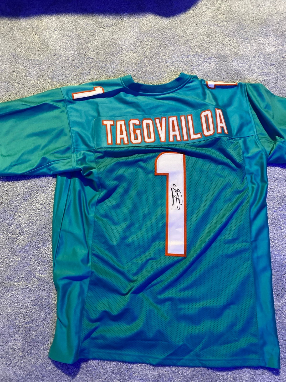 tua tagovailoa jersey signed