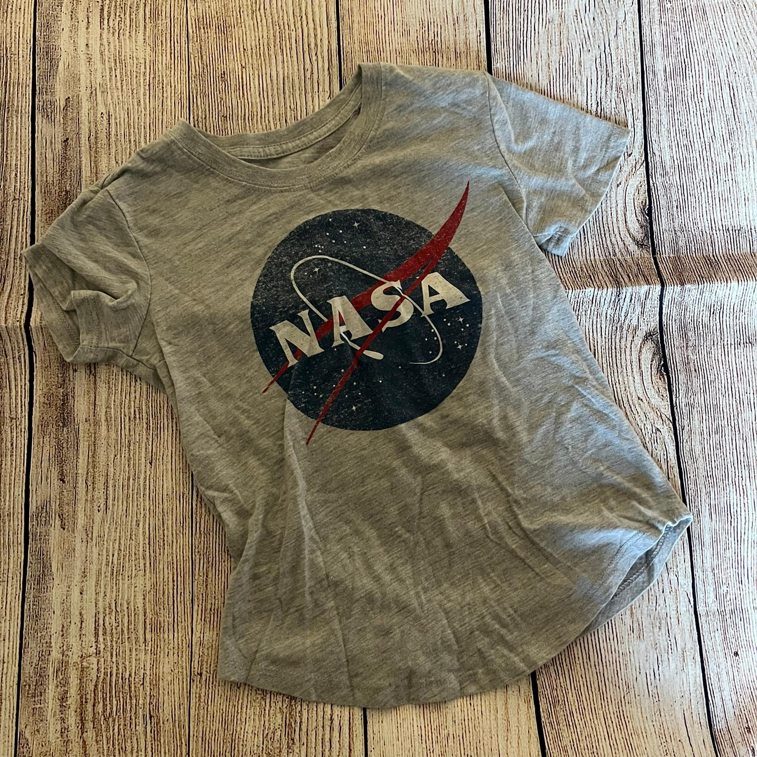Girl’s NASA graphic Tee size Small 6/6X