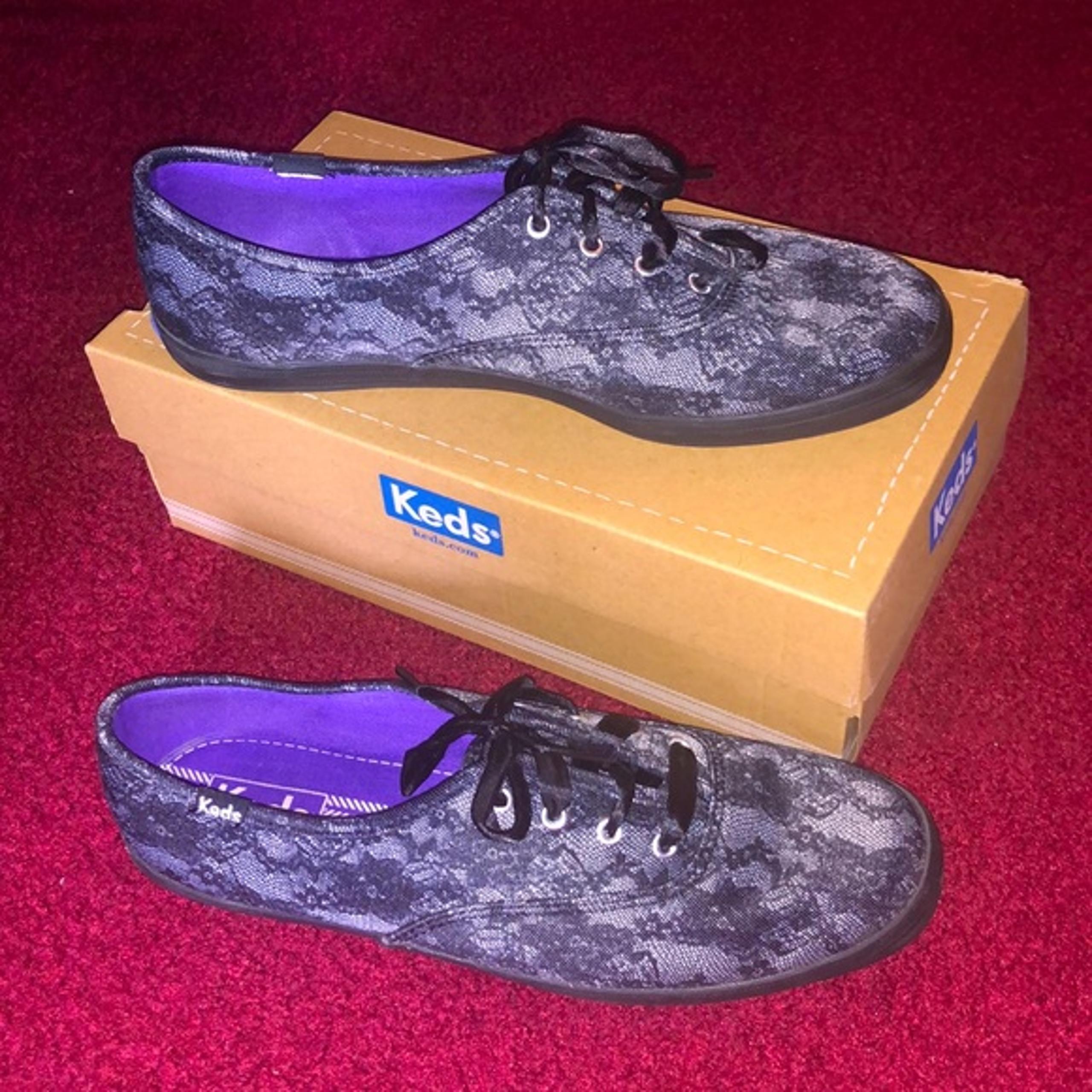 Women’s Black Keds Fashion Shoes/Sneakers Size 8