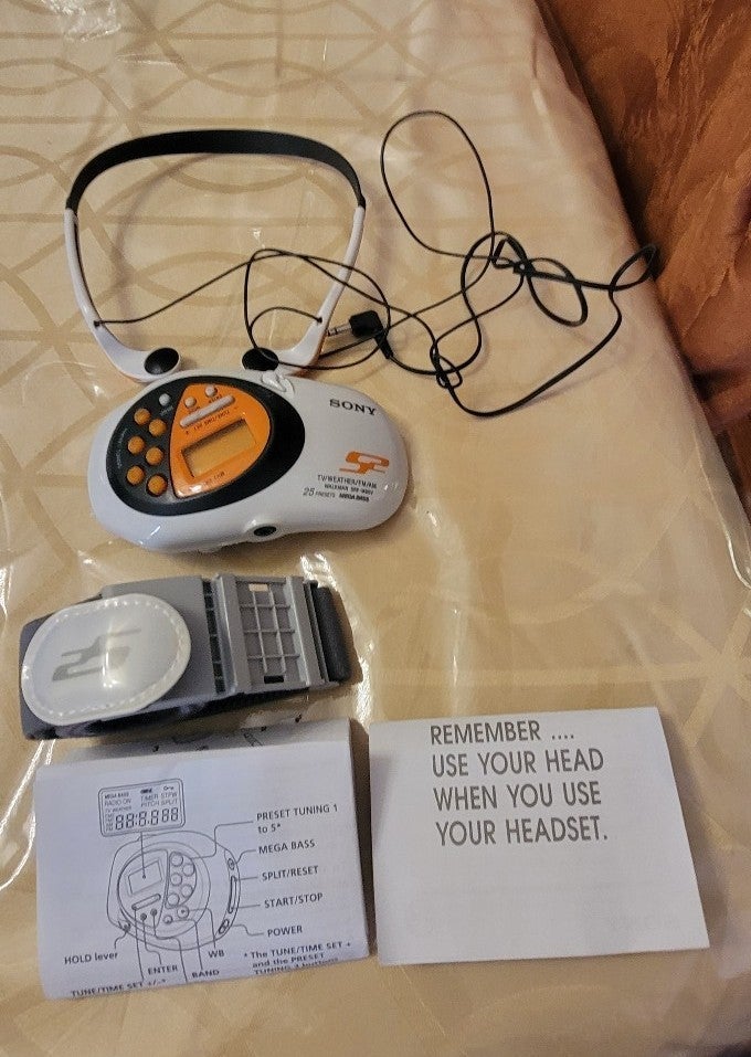 Sony SRF-M80W Sports Walkman Digital No box store display item