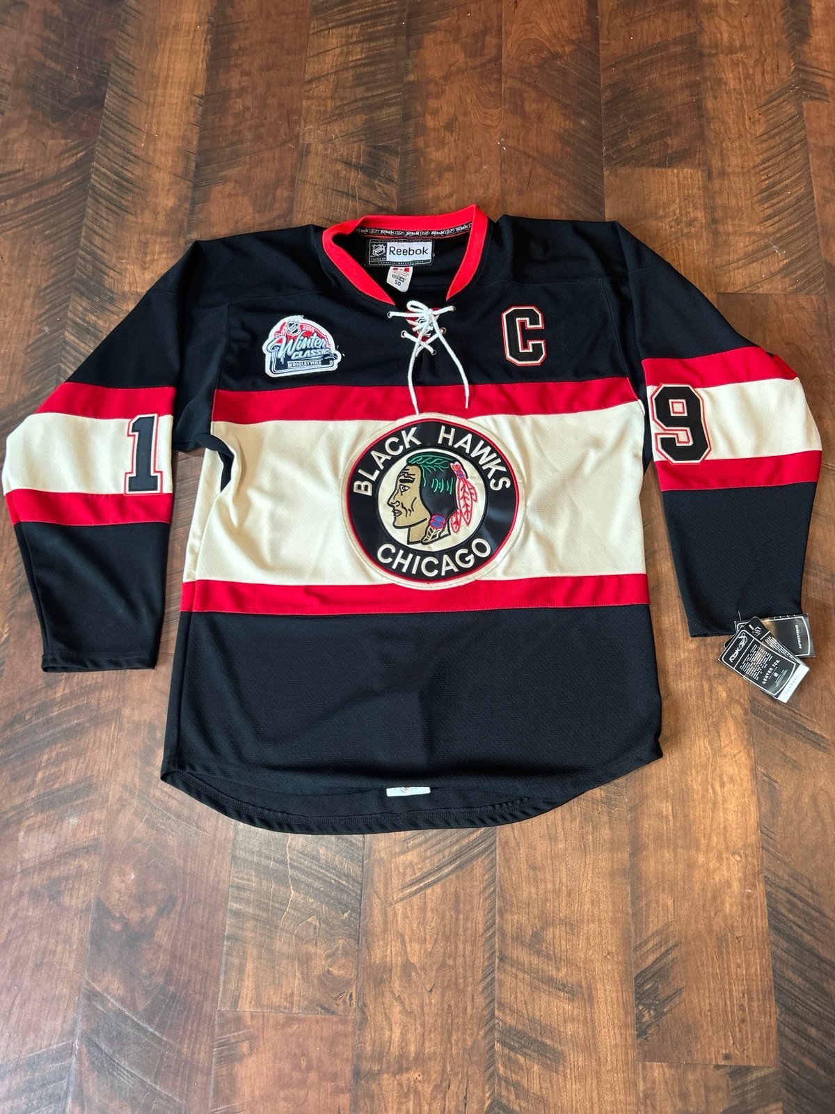 Jonathan Toews Chicago Blackhawks Jersey from 2009 Winter Classic