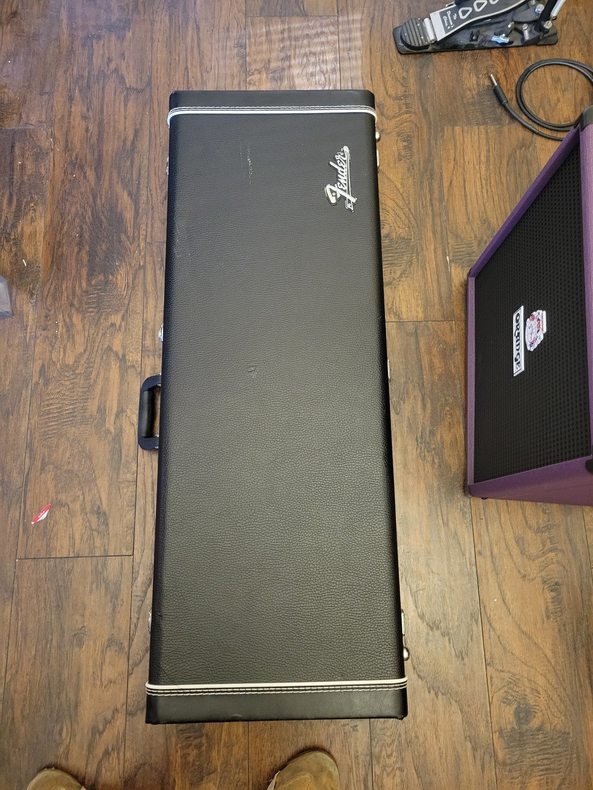 Fender hard shell guitar case