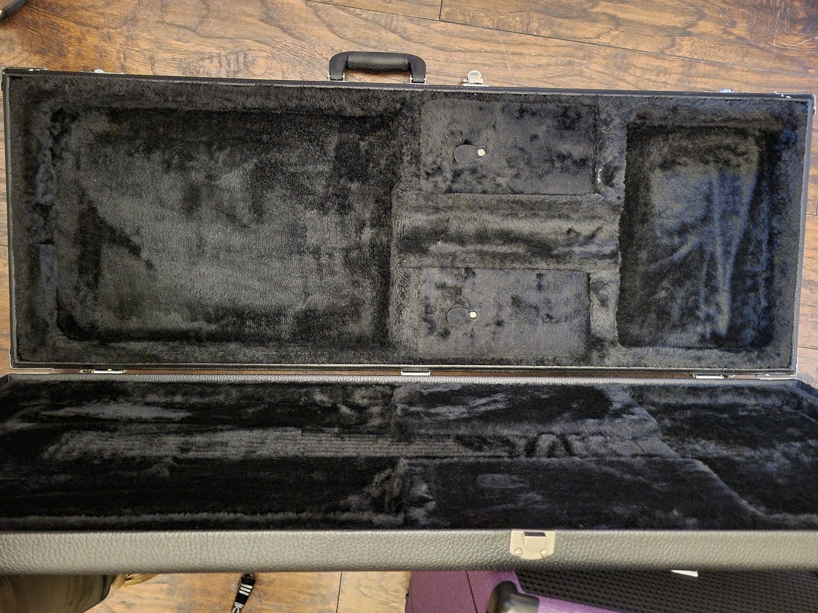 Fender hard shell guitar case - detail