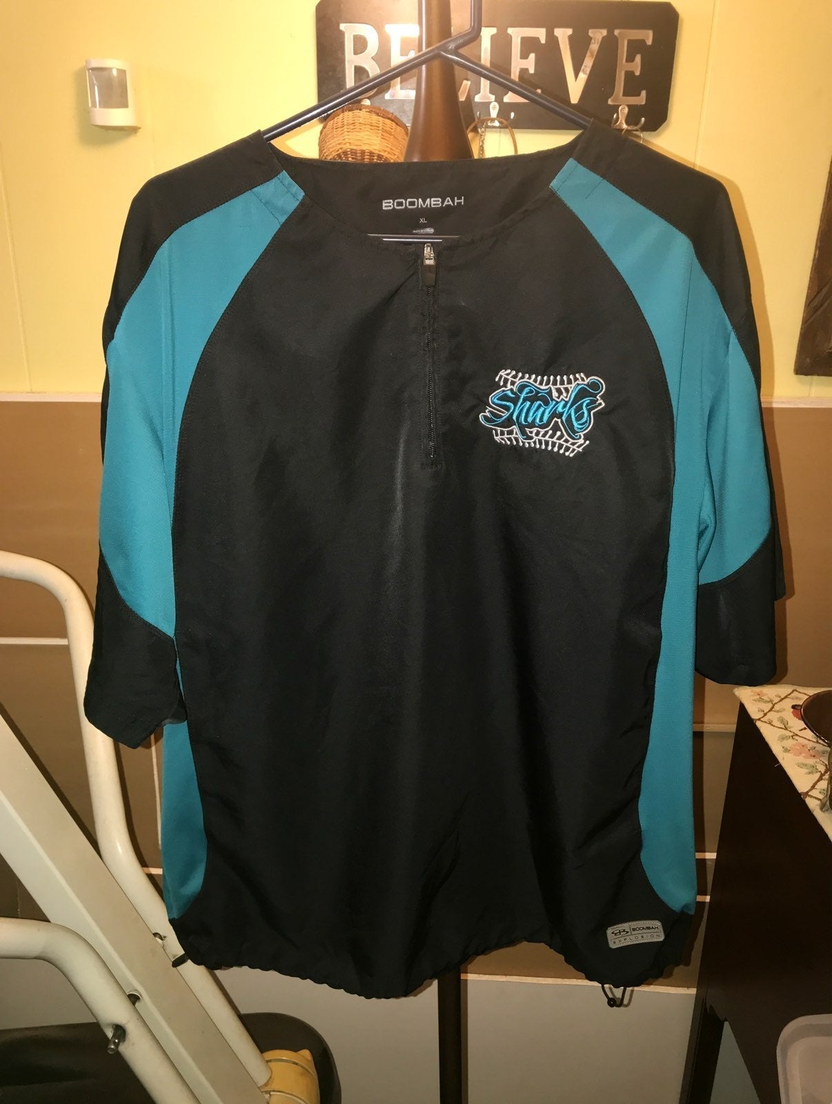 BOOMBAH MENS XL SHARKS SHORT SL WINDBREAKER