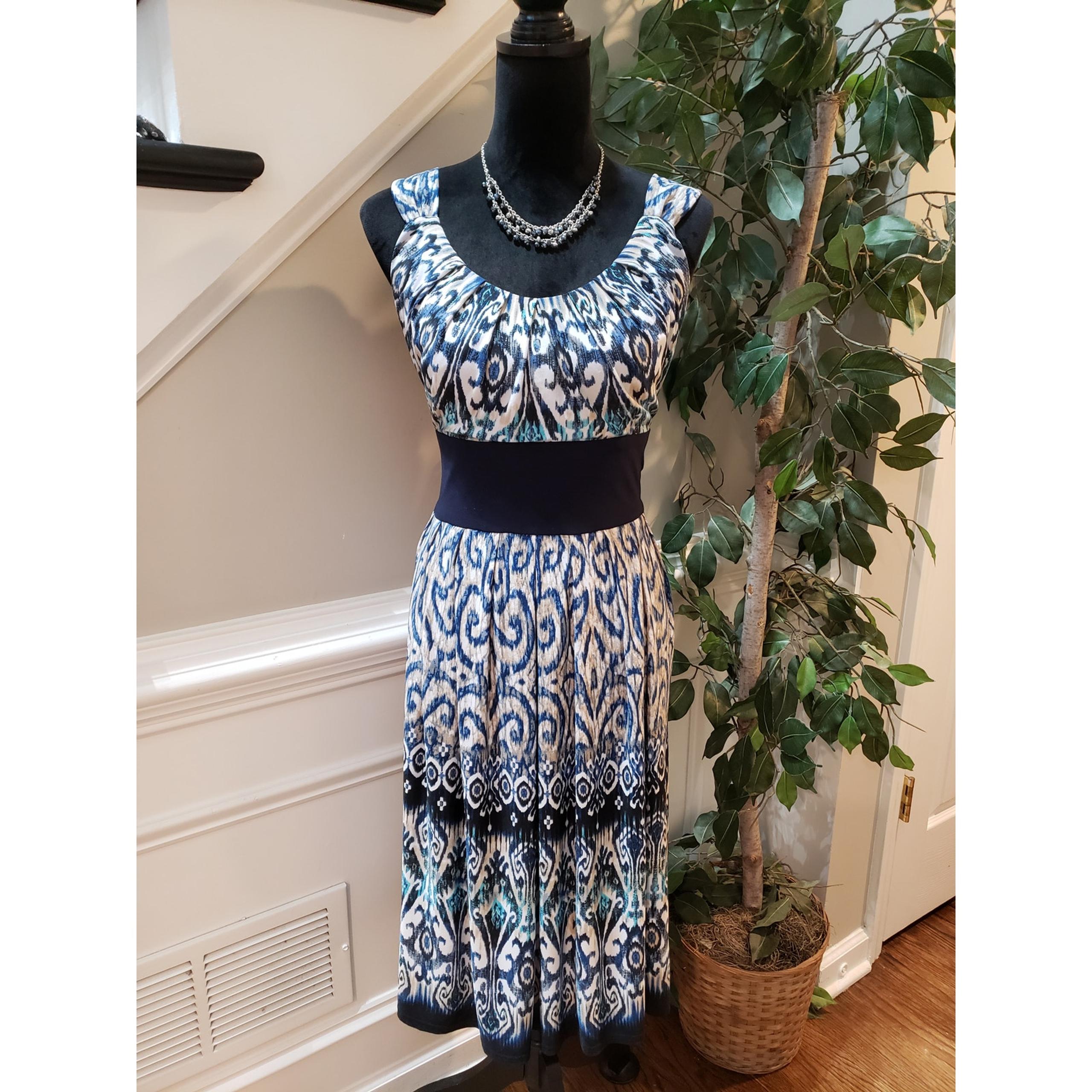 R&M Richards Sheath Dress Womens 12 White Blue Filigree Print Pleated Scoop Neck
